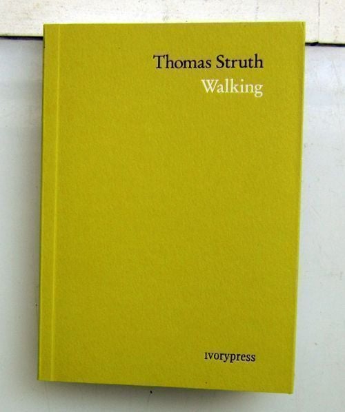 Walking. Thomas Struth.