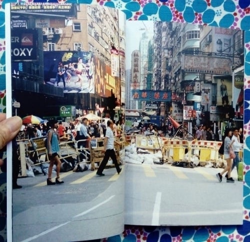 Hong Kong Barricades. Joshua Wong Lele Saveri, Text.
