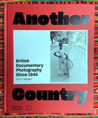 Another Country : British Documentary Photography Since 1945. Martin Parr Gerry Badger.