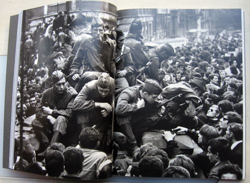 Invaze 68 (Invasion 68). Josef Koudelka.
